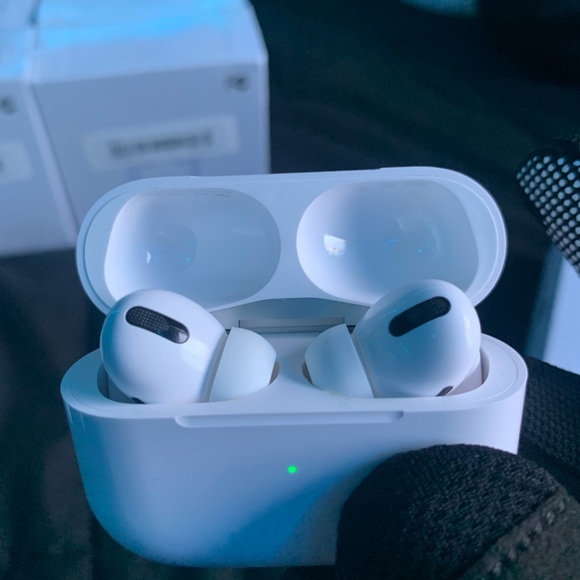 Apple airpod 3rd generation new (7 available) - Picture 12 of 16
